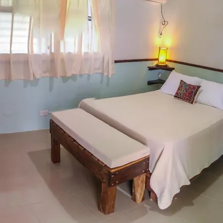 Doña Mara Beach House Bocas del Toro Exterior foto