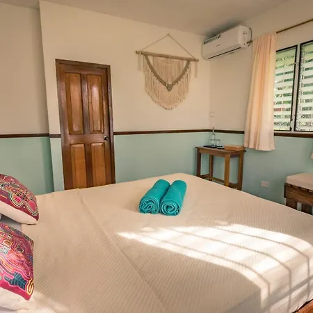 Doña Mara Beach House Bocas del Toro Exterior foto