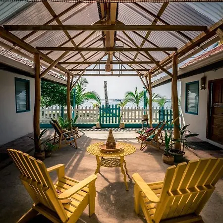 Doña Mara Beach House Bocas del Toro Exterior foto